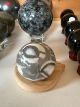 Load image into Gallery viewer, Wooden Bird Sphere Stand
