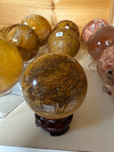 Wood Effect Sphere Stand 4cm