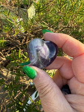 Load image into Gallery viewer, Chevron Amethyst Heart Carving
