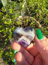 Load image into Gallery viewer, Chevron Amethyst Heart Carving
